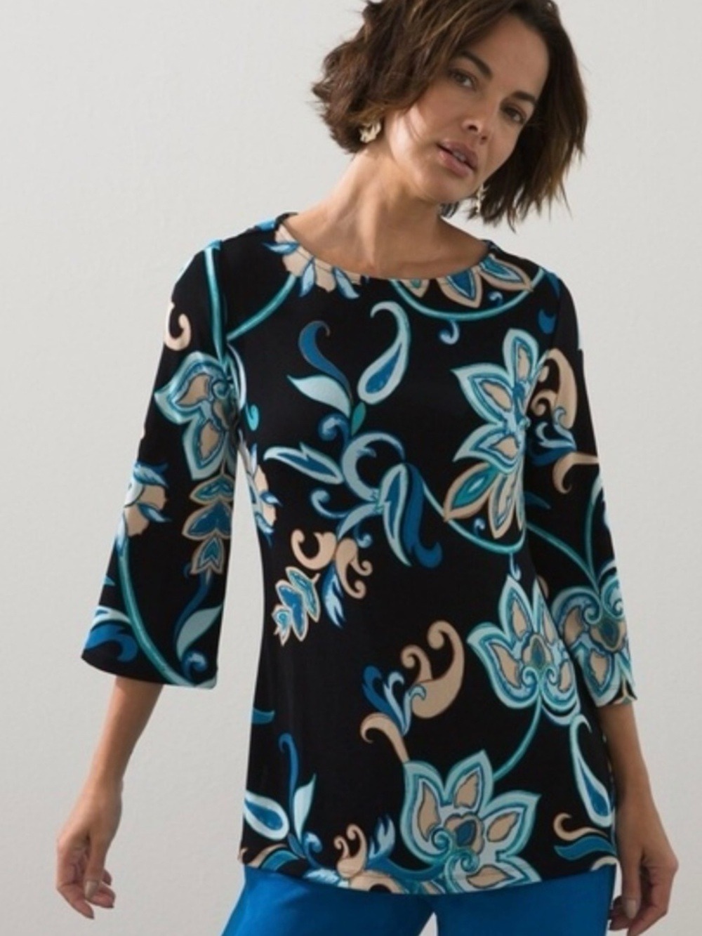 CHICO’S Travellers Black with Large Blue Floral Print Bell Sleeves Tunic Top 10